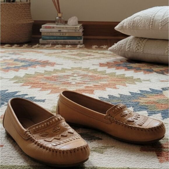 Minnetonka leather loafers 6 - Picture 1 of 13